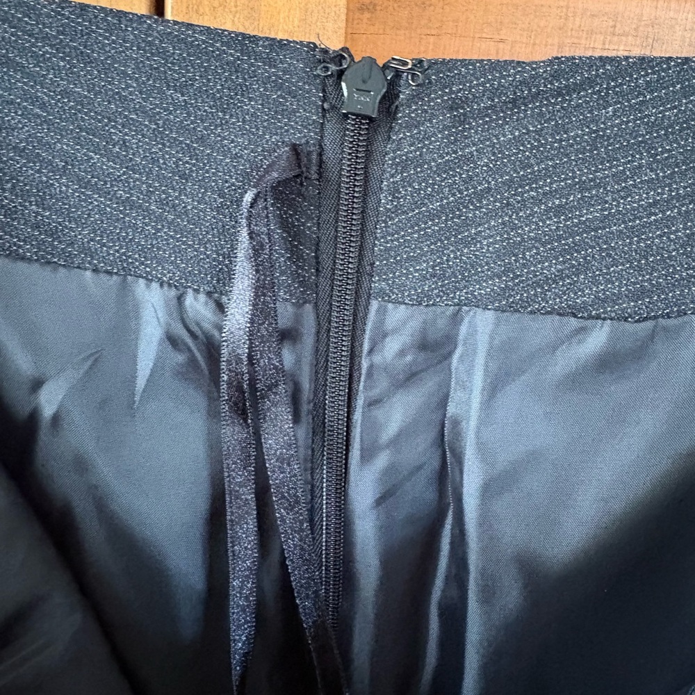 Anne Klein Black Pinstriped Gored Flare Knee Length Skirt Size 10P - Picture 3 of 7